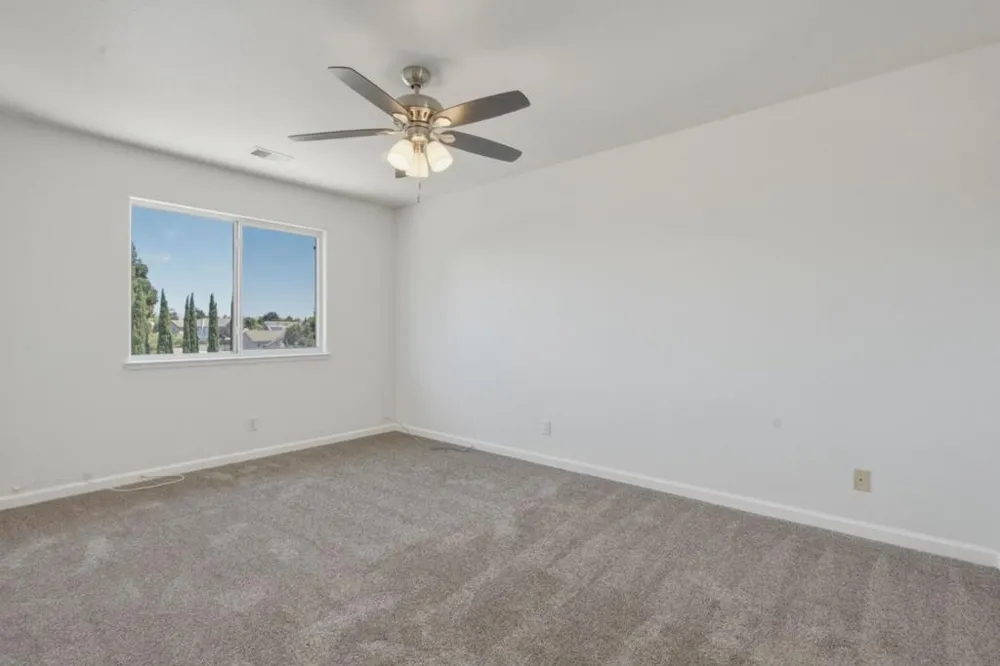1671 El Camino De Vida Hollister, CA 95023