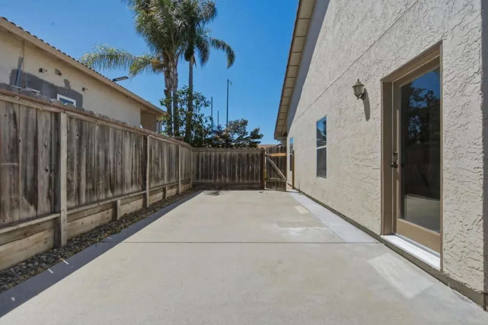 1671 El Camino De Vida Hollister, CA 95023