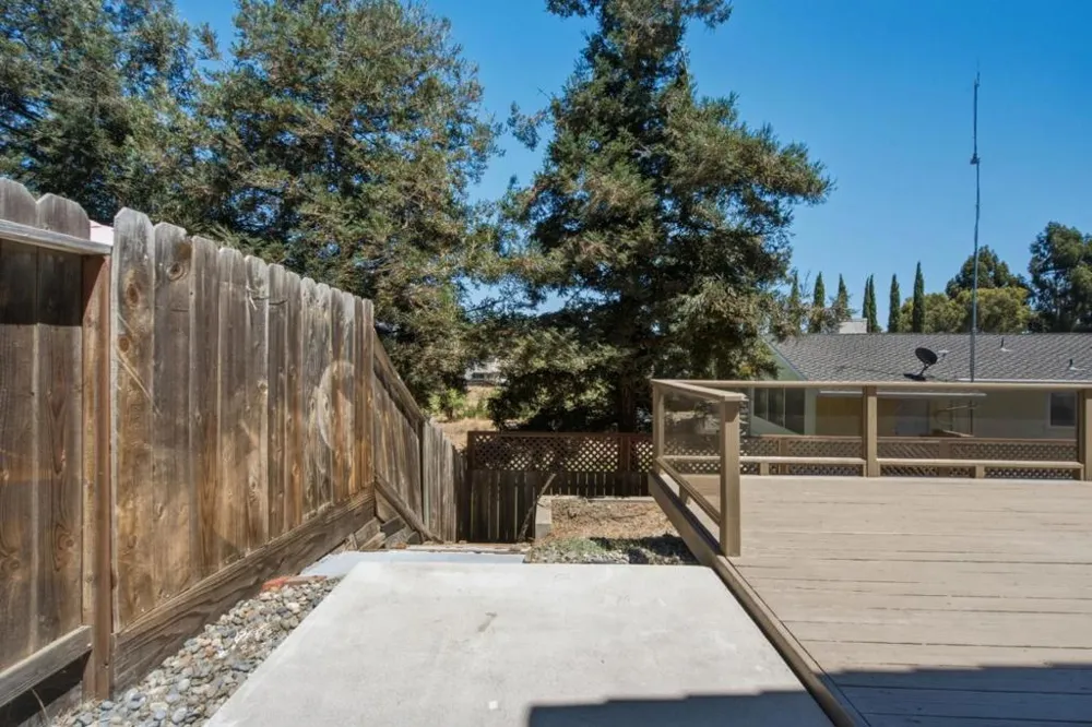 1671 El Camino De Vida Hollister, CA 95023