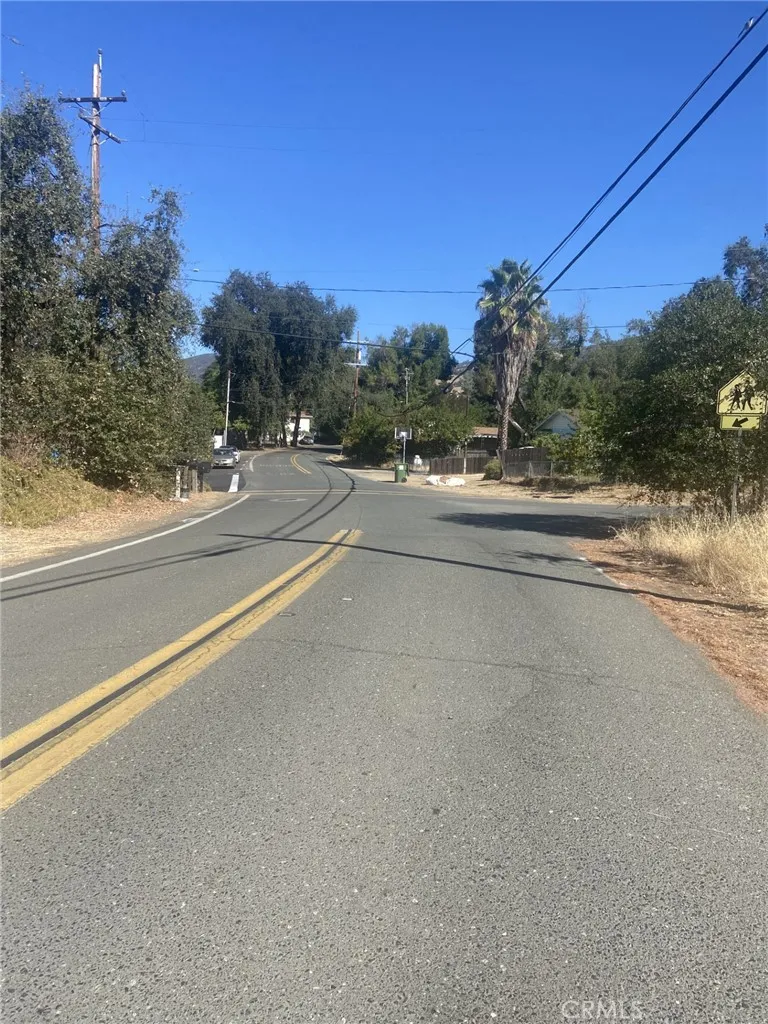 3382 Country Club Lucerne, CA 95458