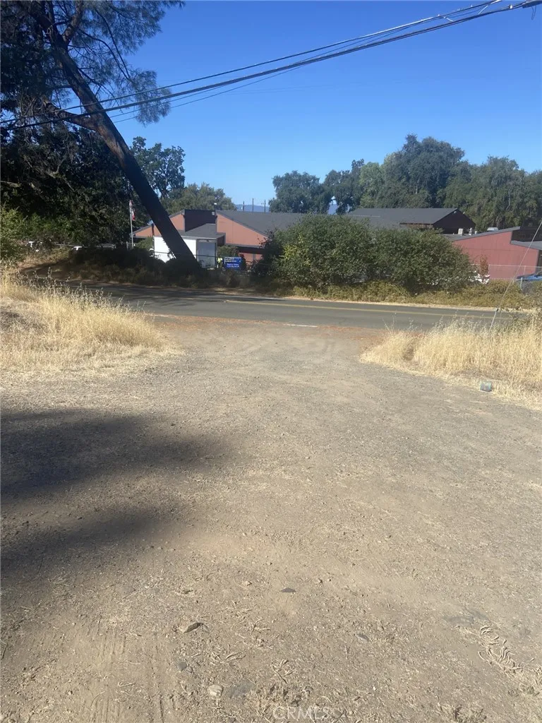 3382 Country Club Lucerne, CA 95458