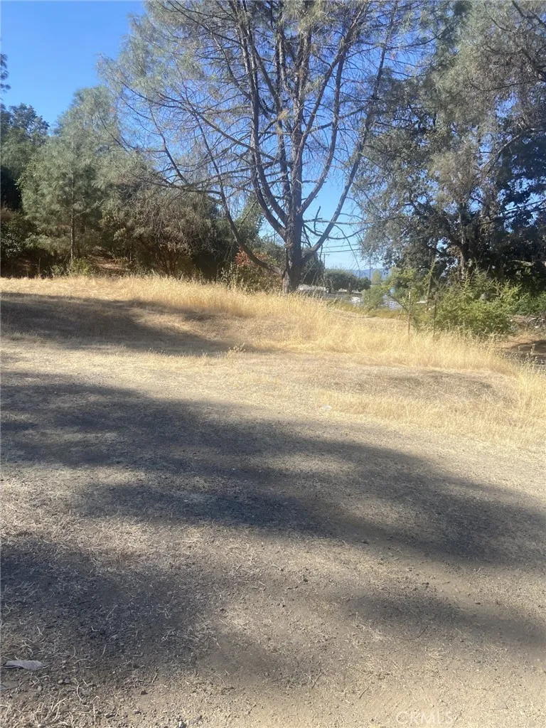 3382 Country Club Lucerne, CA 95458