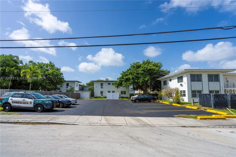 437 NE 82 ST #14 Miami, FL 33138