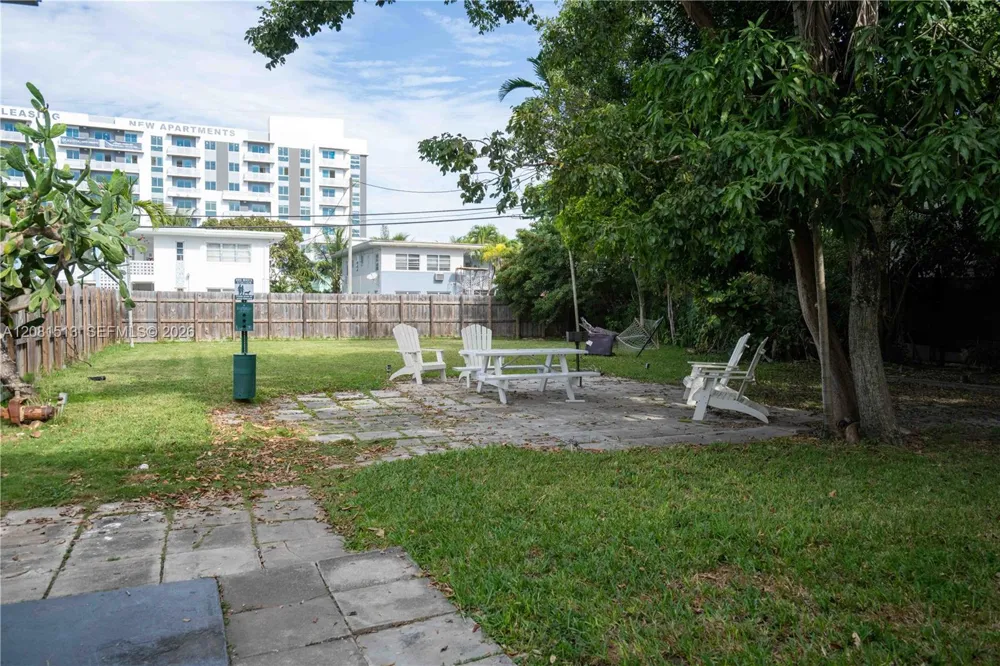 437 NE 82 ST #14 Miami, FL 33138
