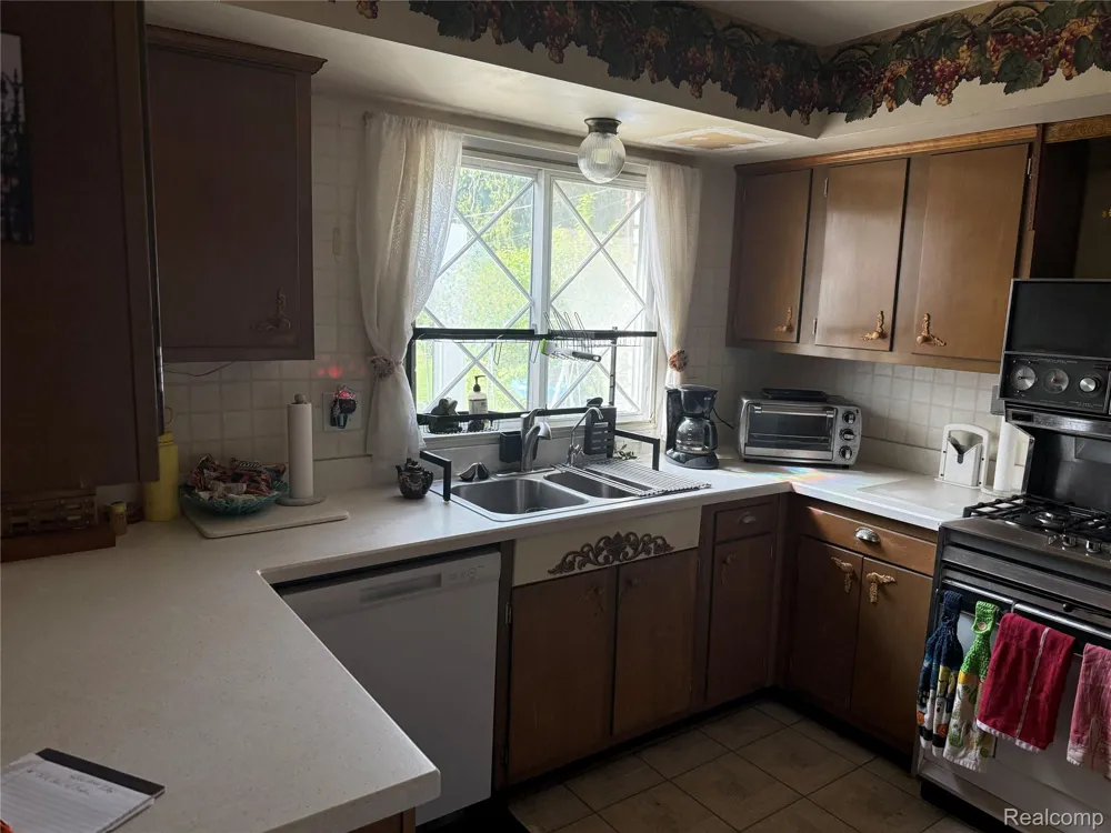 26023 Meadow Drive Franklin Village, MI 48025