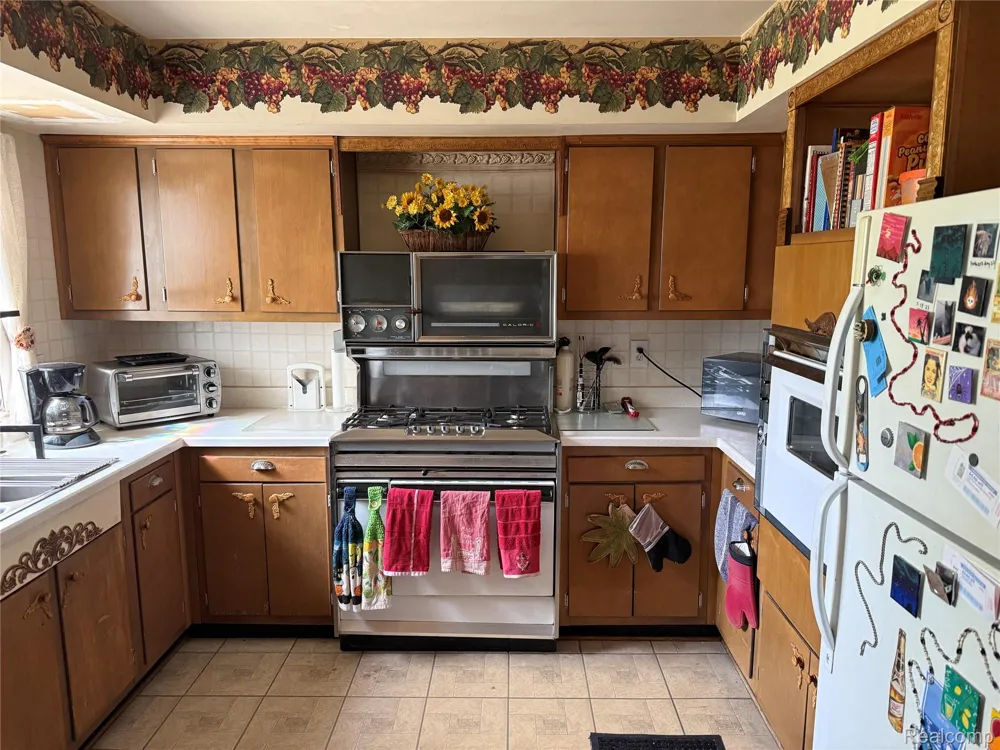 26023 Meadow Drive Franklin Village, MI 48025