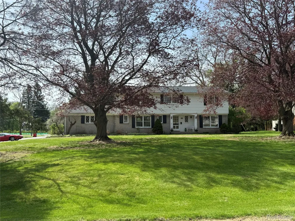 26023 Meadow Drive Franklin Village, MI 48025