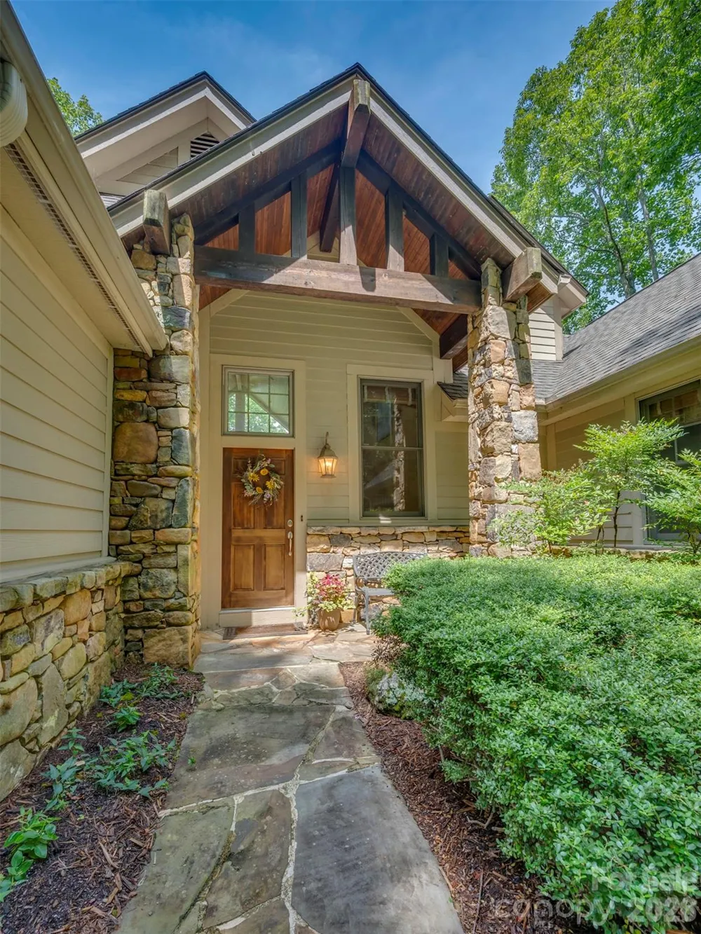 75 Old Hickory Trail Hendersonville, NC 28739