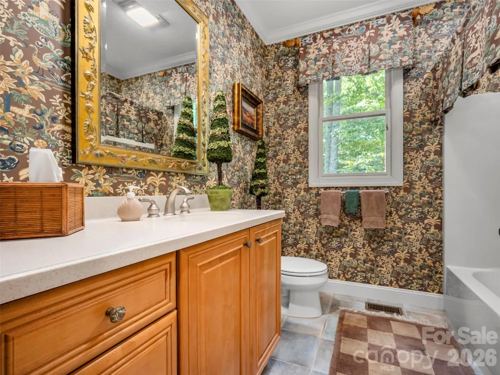 75 Old Hickory Trail Hendersonville, NC 28739
