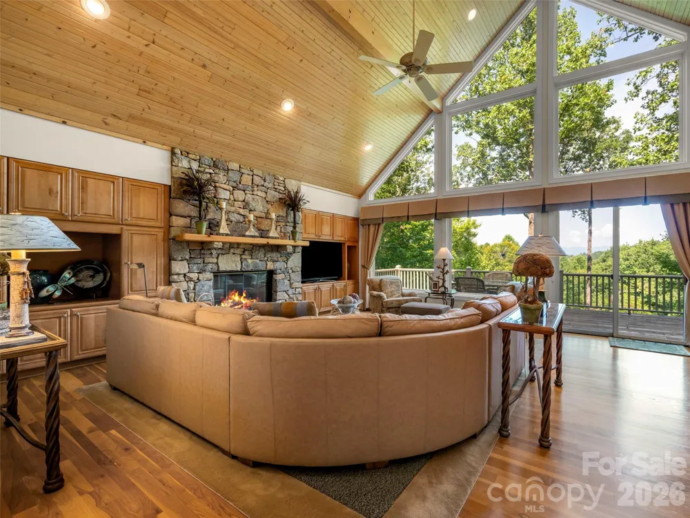 75 Old Hickory Trail Hendersonville, NC 28739