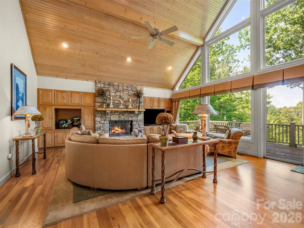 75 Old Hickory Trail Hendersonville, NC 28739