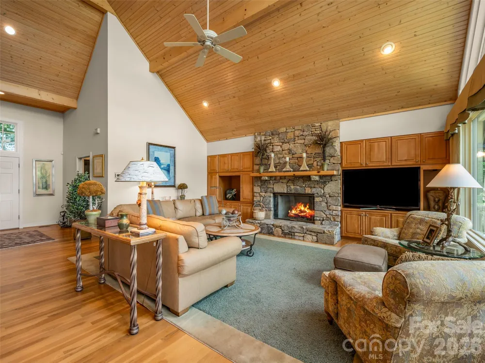 75 Old Hickory Trail Hendersonville, NC 28739