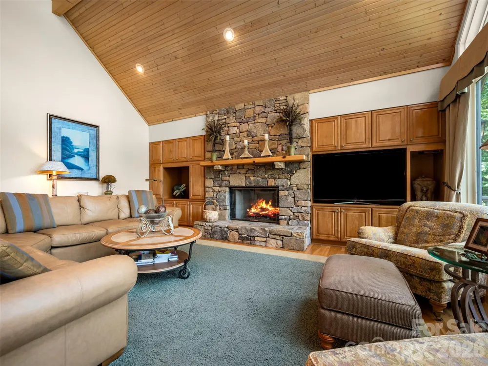 75 Old Hickory Trail Hendersonville, NC 28739