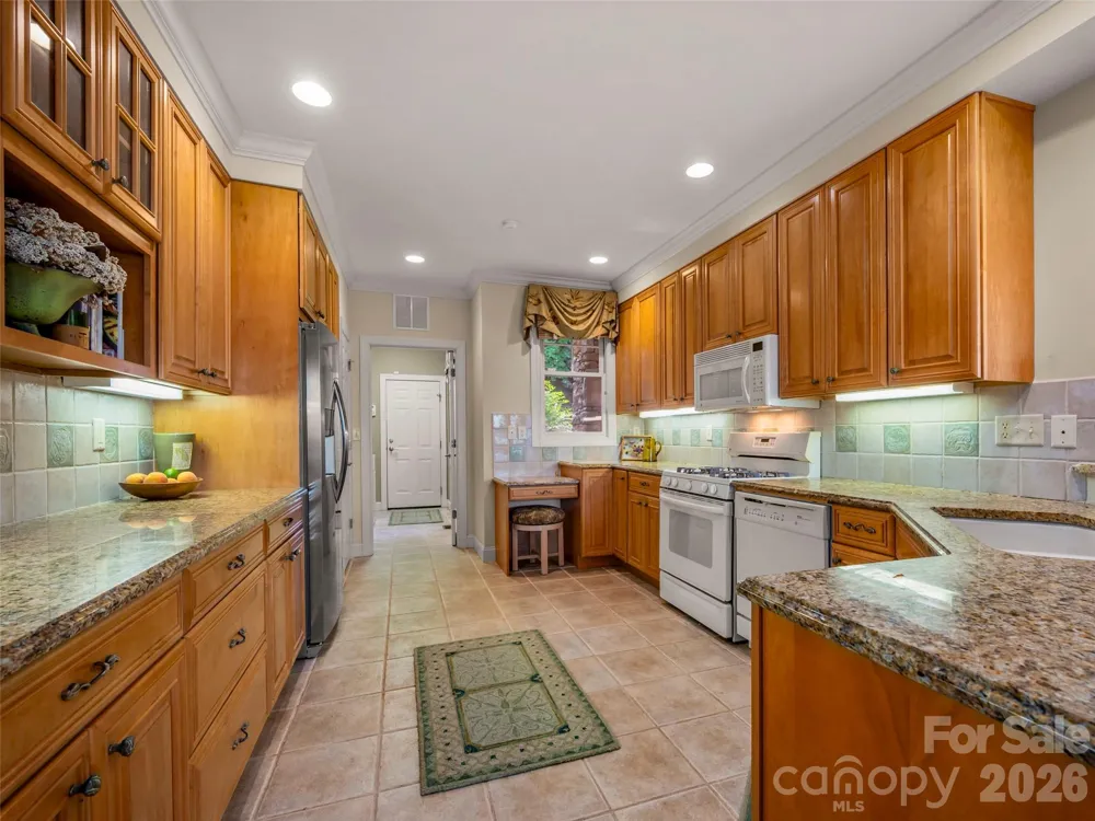 75 Old Hickory Trail Hendersonville, NC 28739