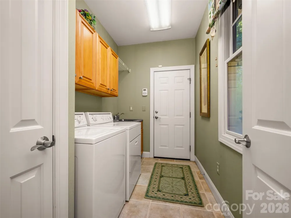 75 Old Hickory Trail Hendersonville, NC 28739