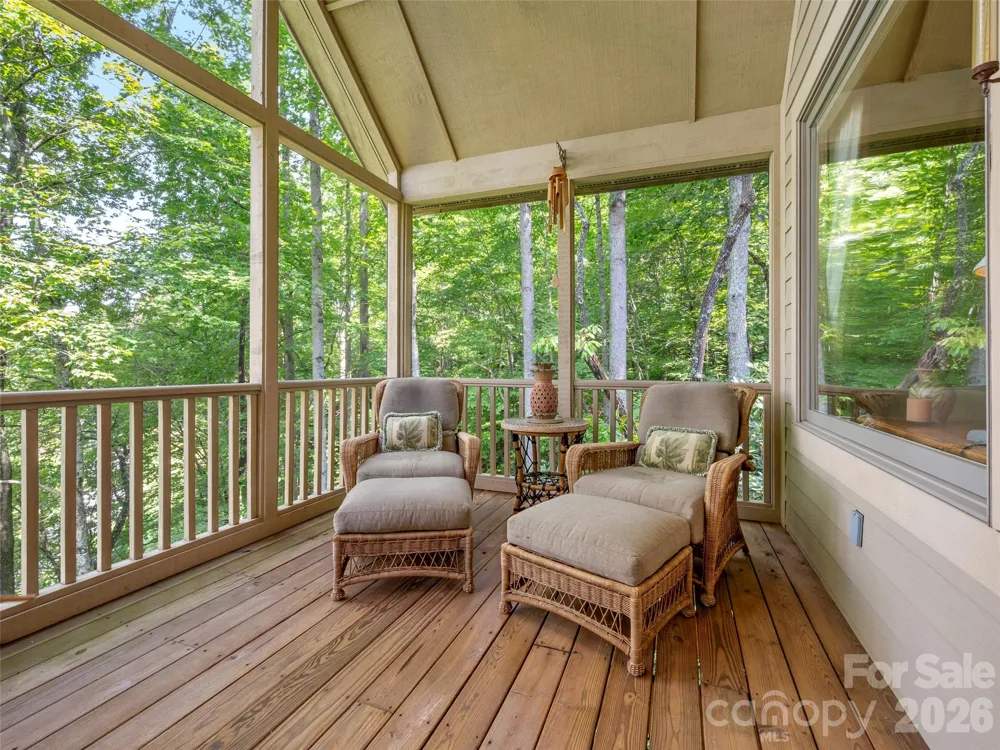 75 Old Hickory Trail Hendersonville, NC 28739