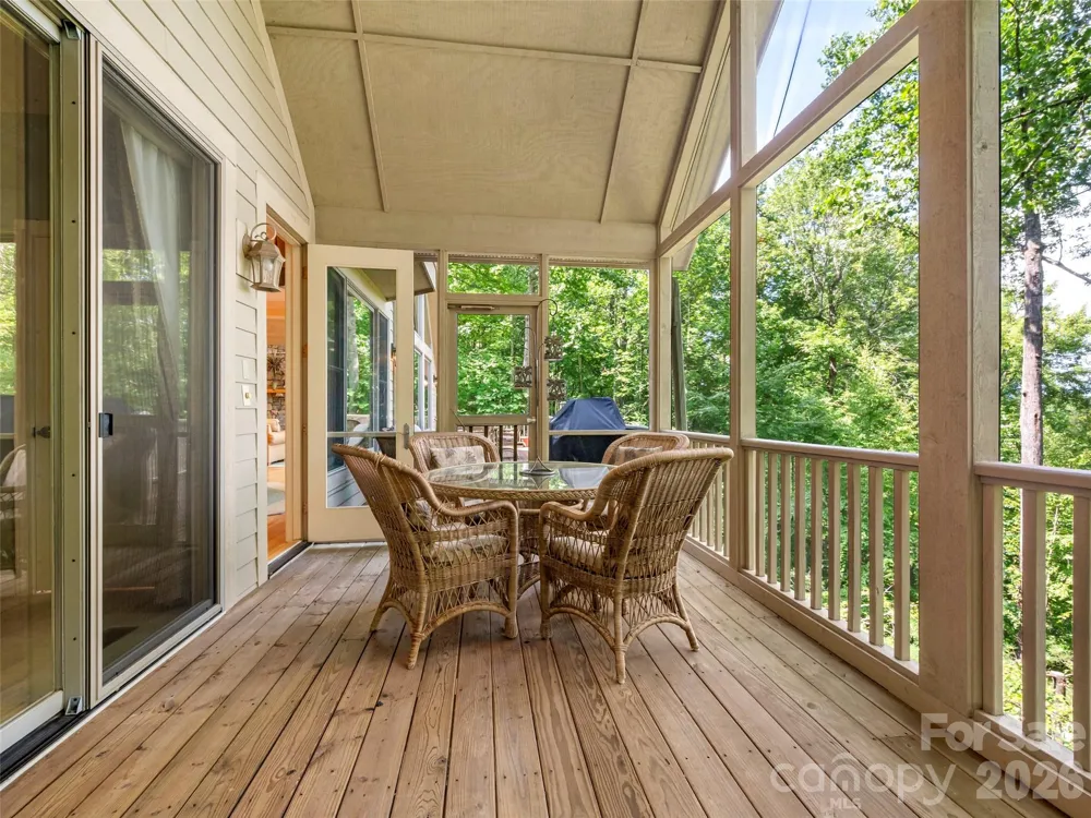 75 Old Hickory Trail Hendersonville, NC 28739