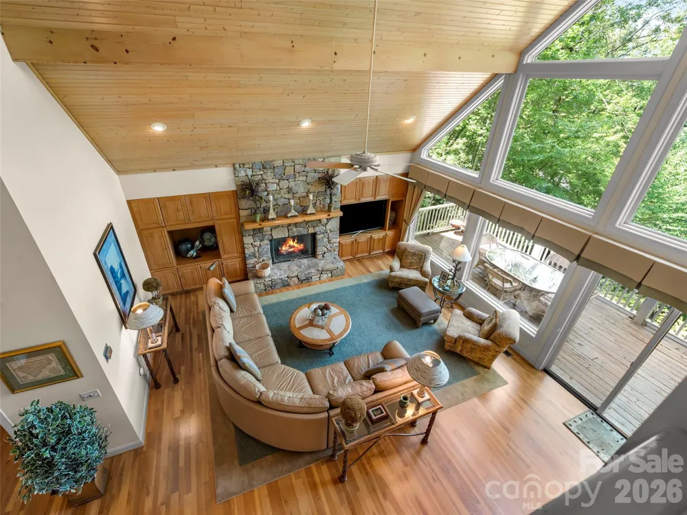 75 Old Hickory Trail Hendersonville, NC 28739