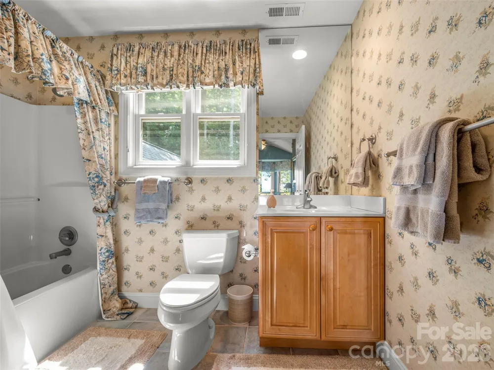 75 Old Hickory Trail Hendersonville, NC 28739