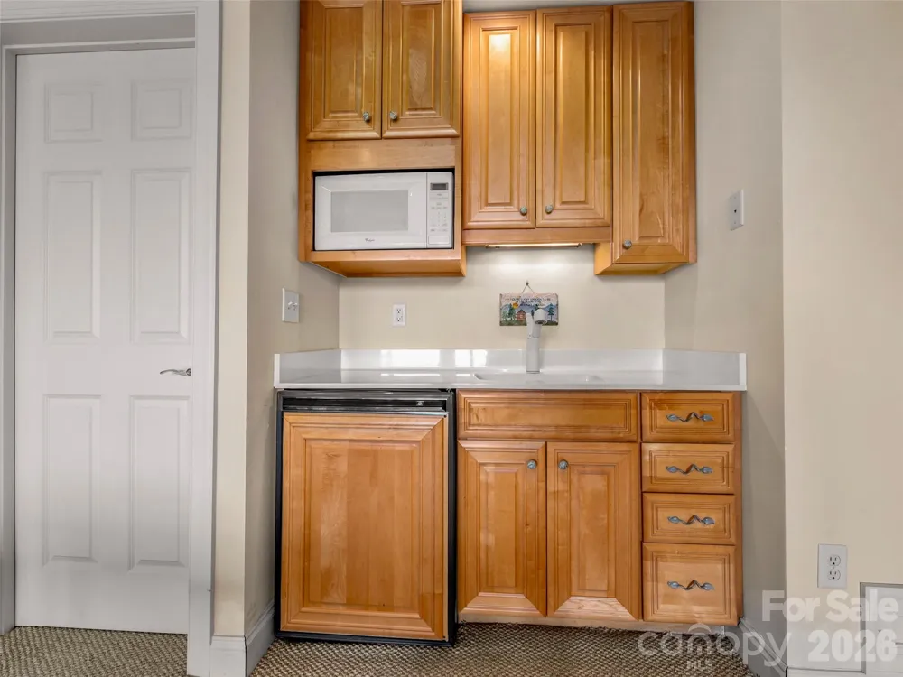 75 Old Hickory Trail Hendersonville, NC 28739