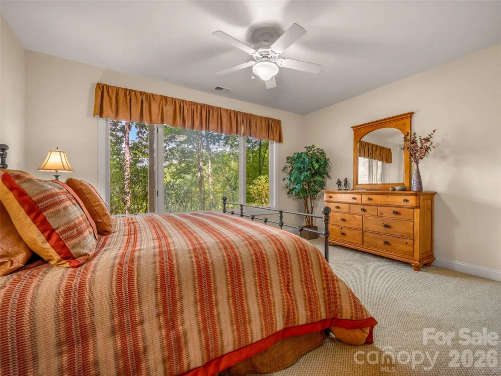 75 Old Hickory Trail Hendersonville, NC 28739