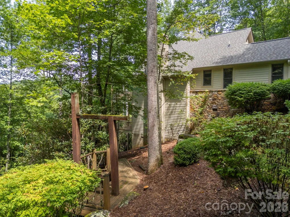 75 Old Hickory Trail Hendersonville, NC 28739