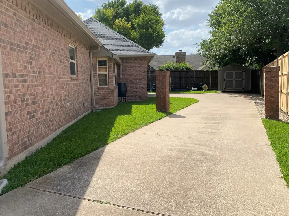 1631 Greenway Court Midlothian, TX 76065
