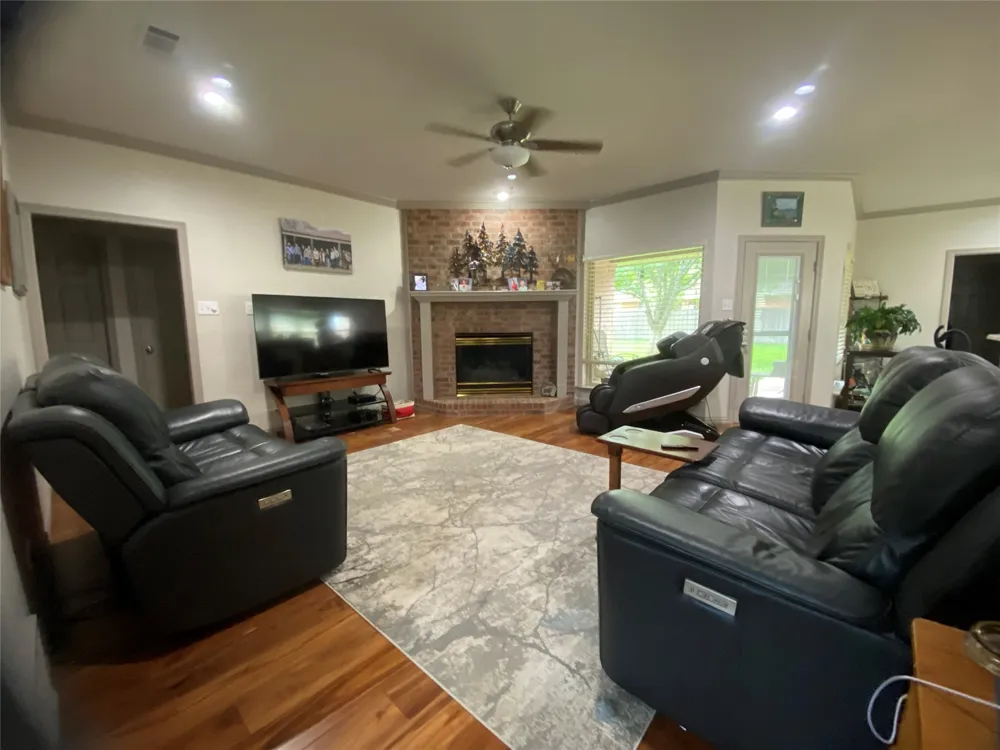 1631 Greenway Court Midlothian, TX 76065