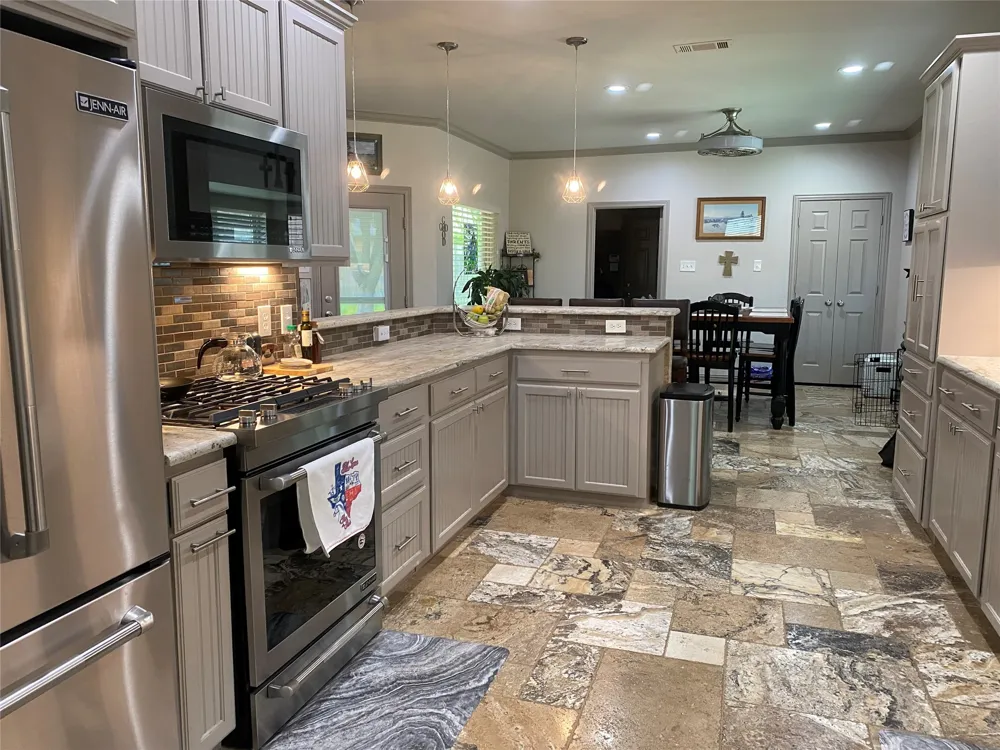1631 Greenway Court Midlothian, TX 76065