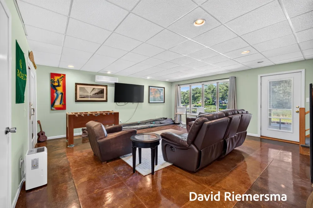 14254 Green Street Grand Haven, MI 49417