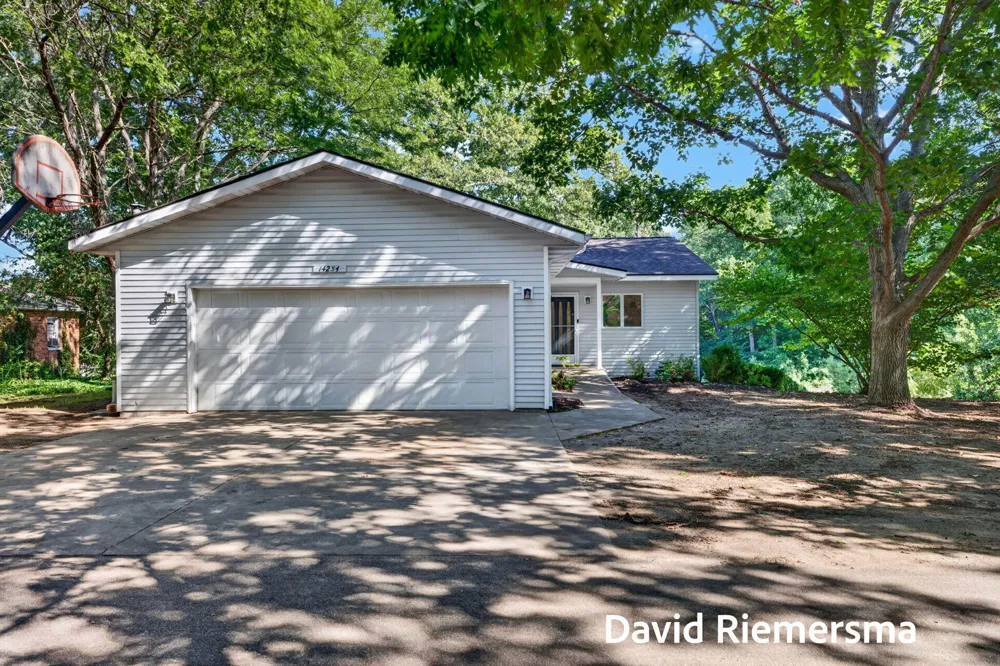 14254 Green Street Grand Haven, MI 49417