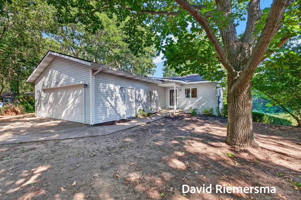 14254 Green Street Grand Haven, MI 49417