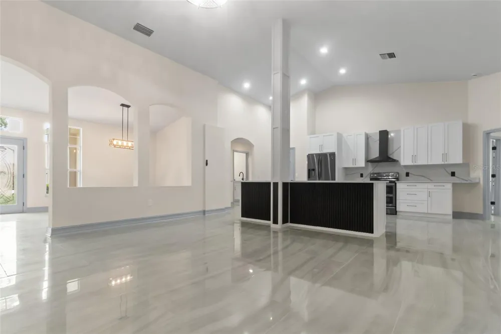 10217 TIMBERLAND POINT DRIVE Tampa, FL 33647
