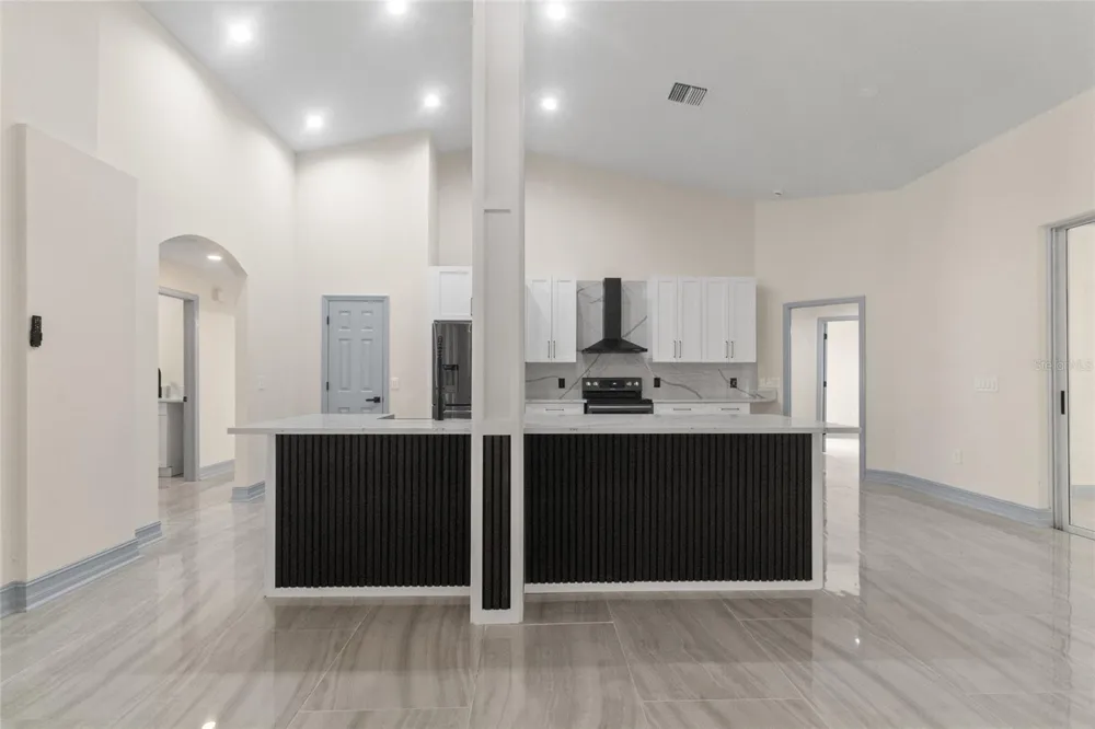 10217 TIMBERLAND POINT DRIVE Tampa, FL 33647