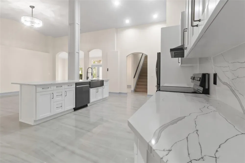 10217 TIMBERLAND POINT DRIVE Tampa, FL 33647
