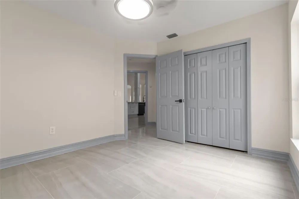 10217 TIMBERLAND POINT DRIVE Tampa, FL 33647