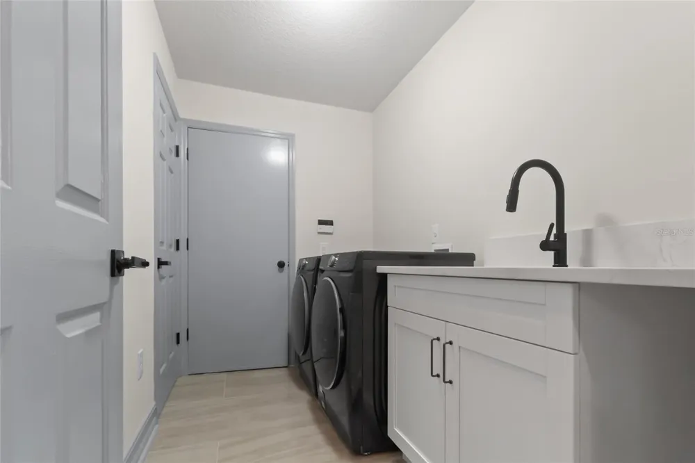 10217 TIMBERLAND POINT DRIVE Tampa, FL 33647