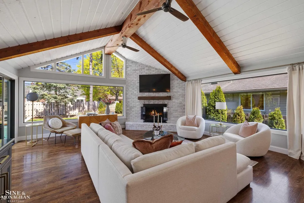 56 Hampton Road Village Of Grosse Pointe Shores City, MI 48236