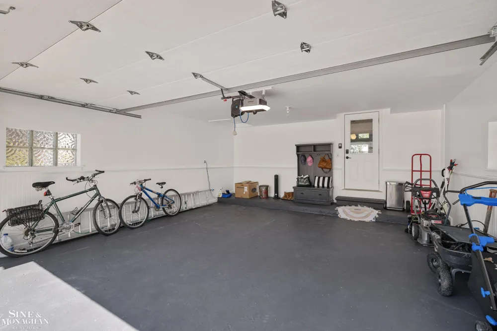 56 Hampton Road Village Of Grosse Pointe Shores City, MI 48236
