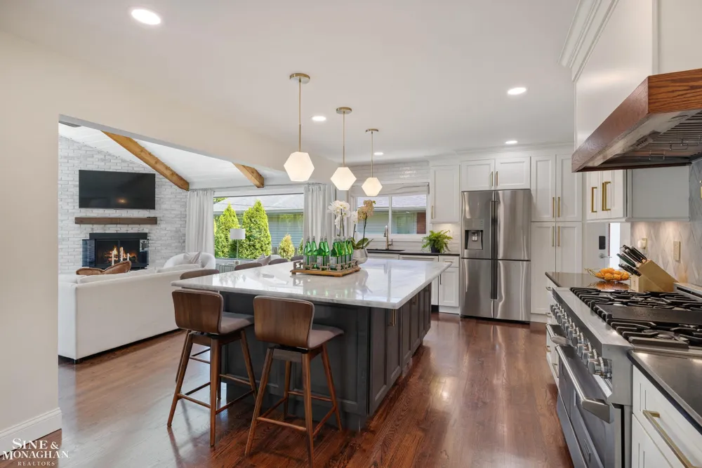 56 Hampton Road Village Of Grosse Pointe Shores City, MI 48236