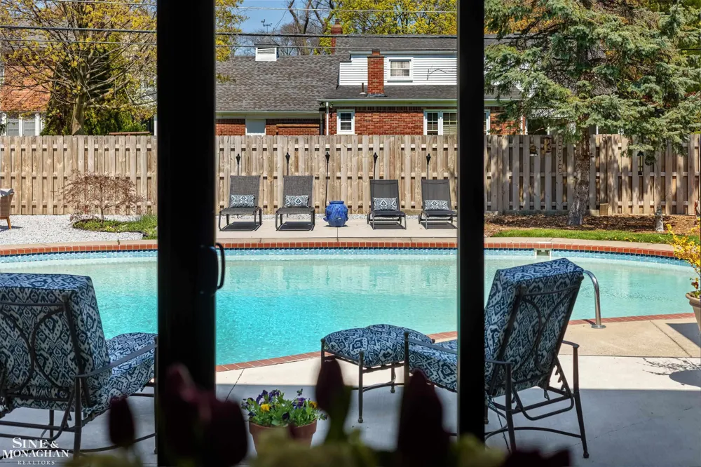 56 Hampton Road Village Of Grosse Pointe Shores City, MI 48236