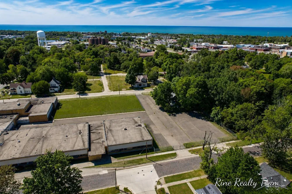 456 Broadway Avenue Benton Harbor City, MI 49022