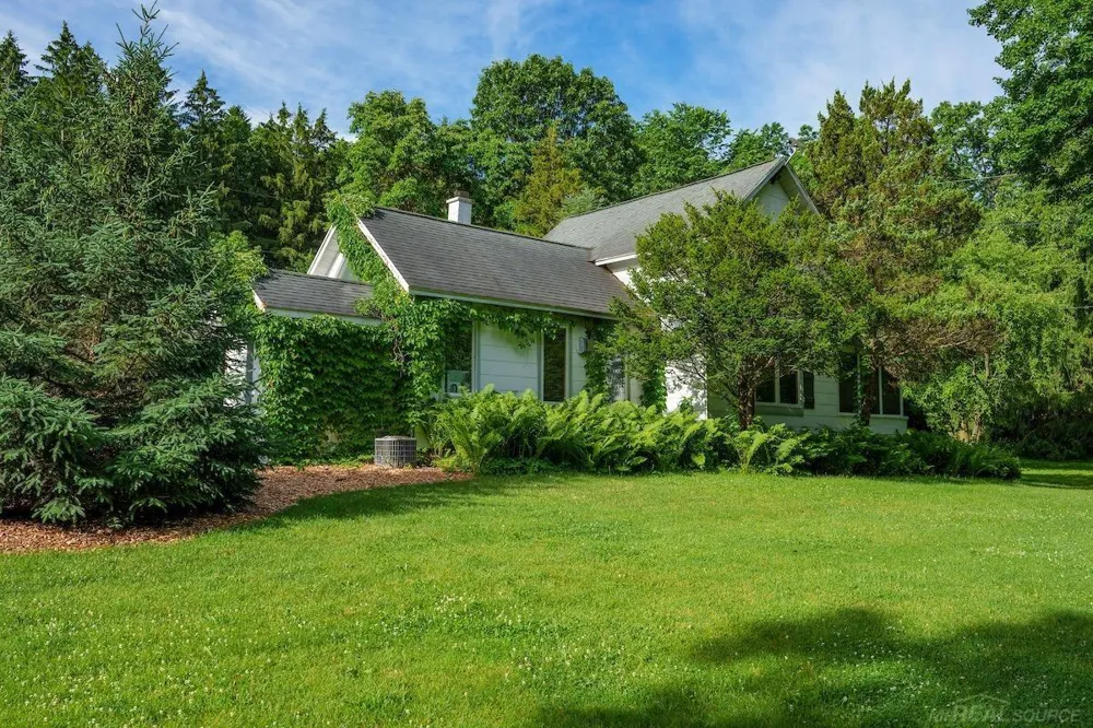 1180 NE Cramton Avenue Ada Township, MI 49301