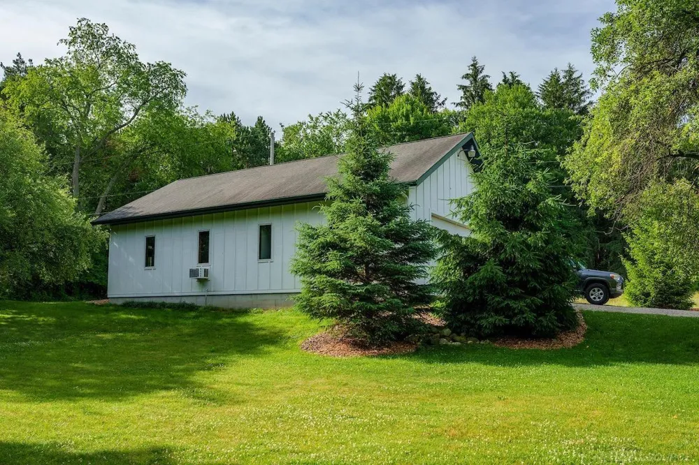1180 NE Cramton Avenue Ada Township, MI 49301