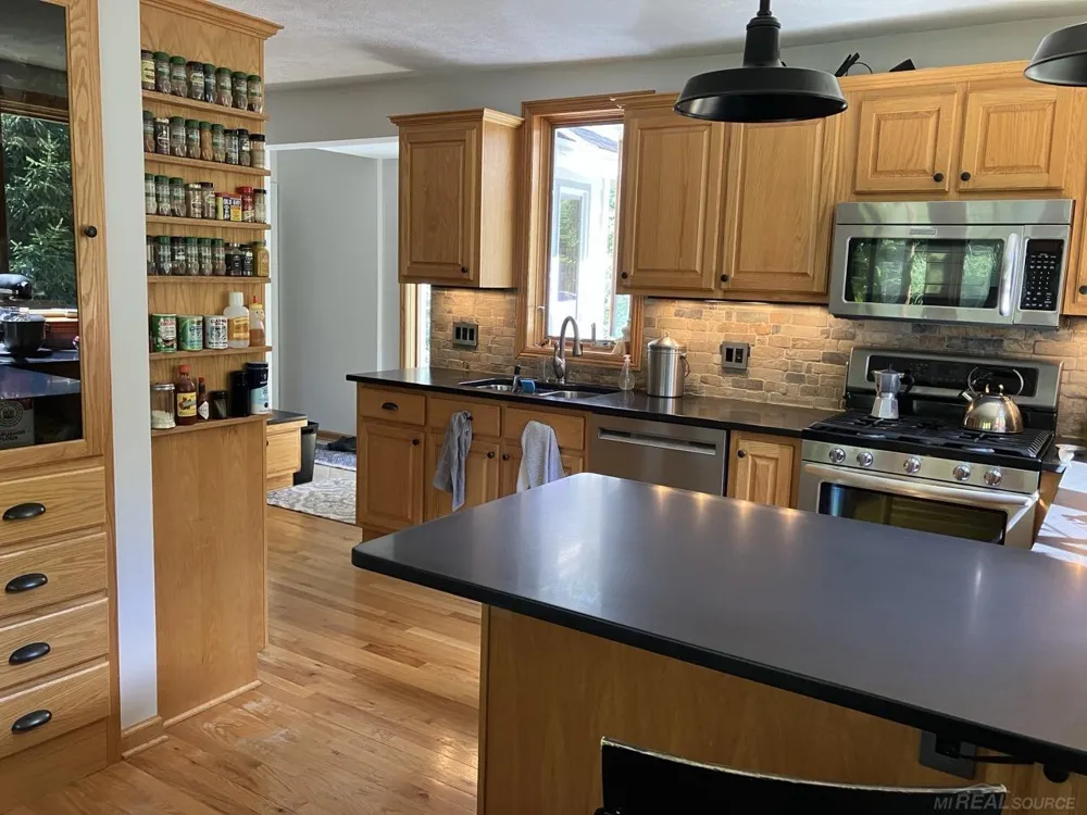 1180 NE Cramton Avenue Ada Township, MI 49301