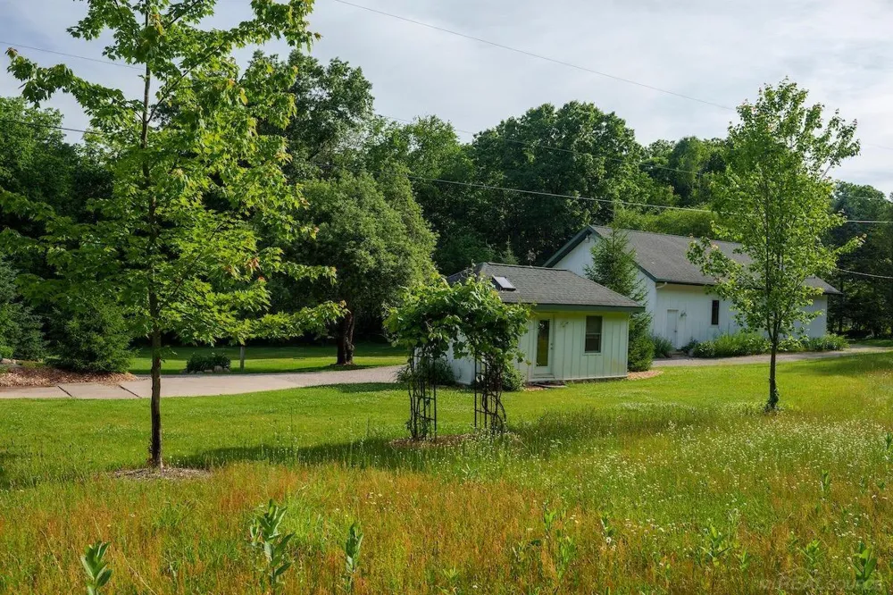 1180 NE Cramton Avenue Ada Township, MI 49301