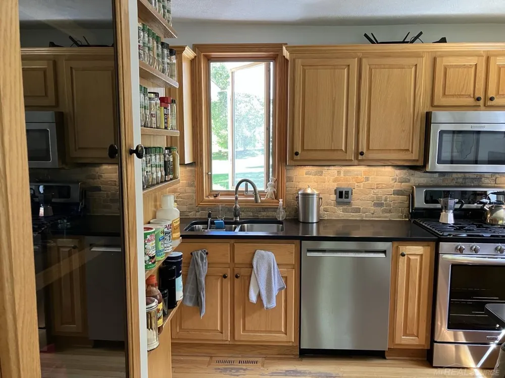1180 NE Cramton Avenue Ada Township, MI 49301