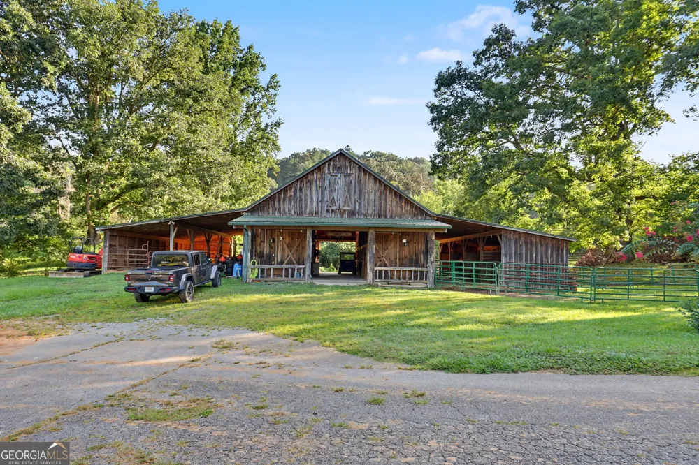 7118 Old 441 S Lakemont, GA 30552