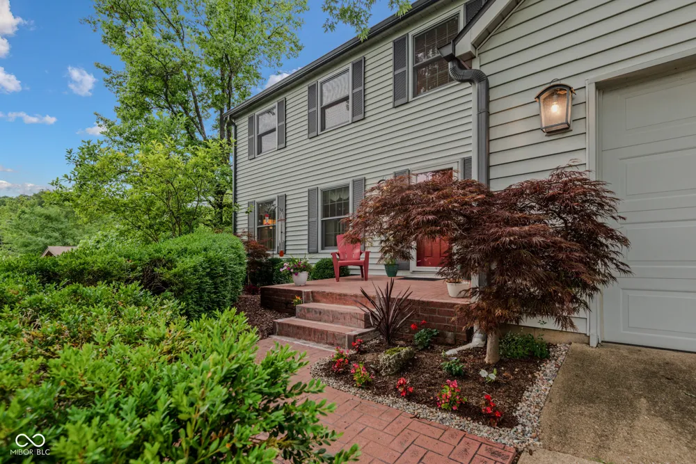 9956 W Raintree Drive Columbus, IN 47201