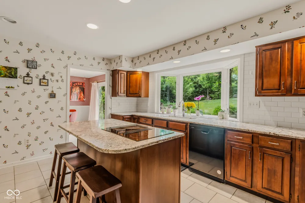 9956 W Raintree Drive Columbus, IN 47201